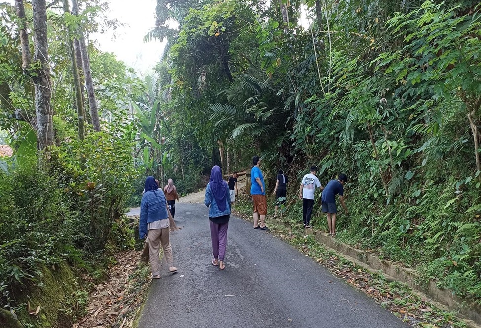  PERILAKU HIDUP BERSIH DAN SEHAT DI DESA KALIHARJO